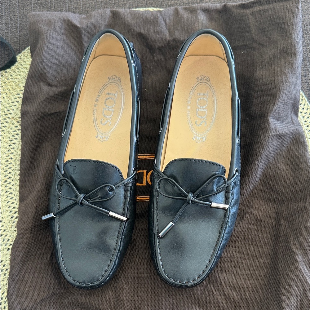 TOD'S Black Leather Driving Loafers